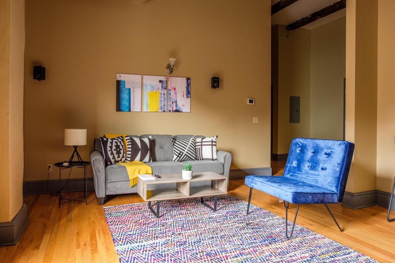Frontdesk 2015 East 4Th Street Apts Downtown Cleveland Apartamento Exterior foto
